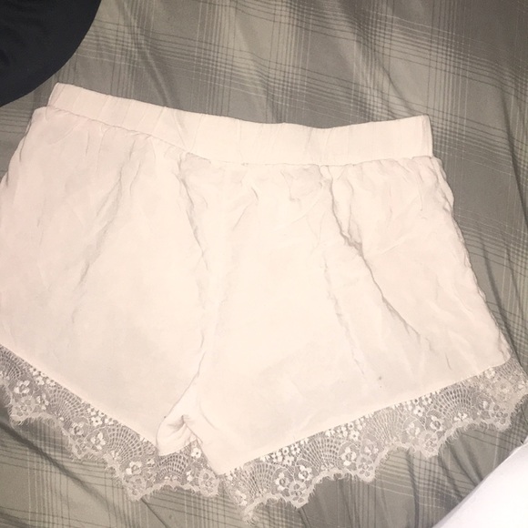 Kendall & Kylie shorts - Picture 2 of 3